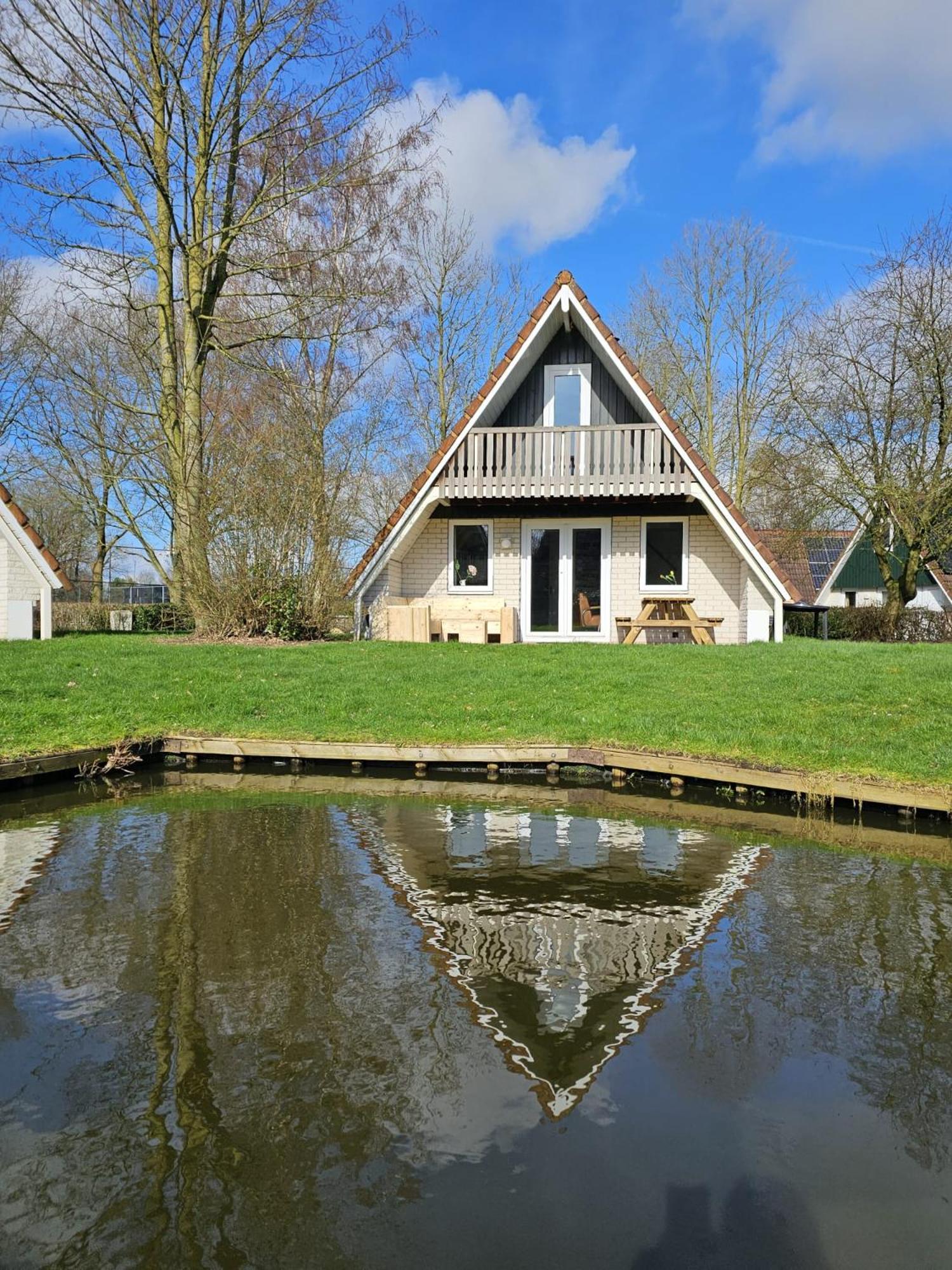 6 Pers. Aan Visvijver Op Vakantiepark, Time4vacay Gramsbergen