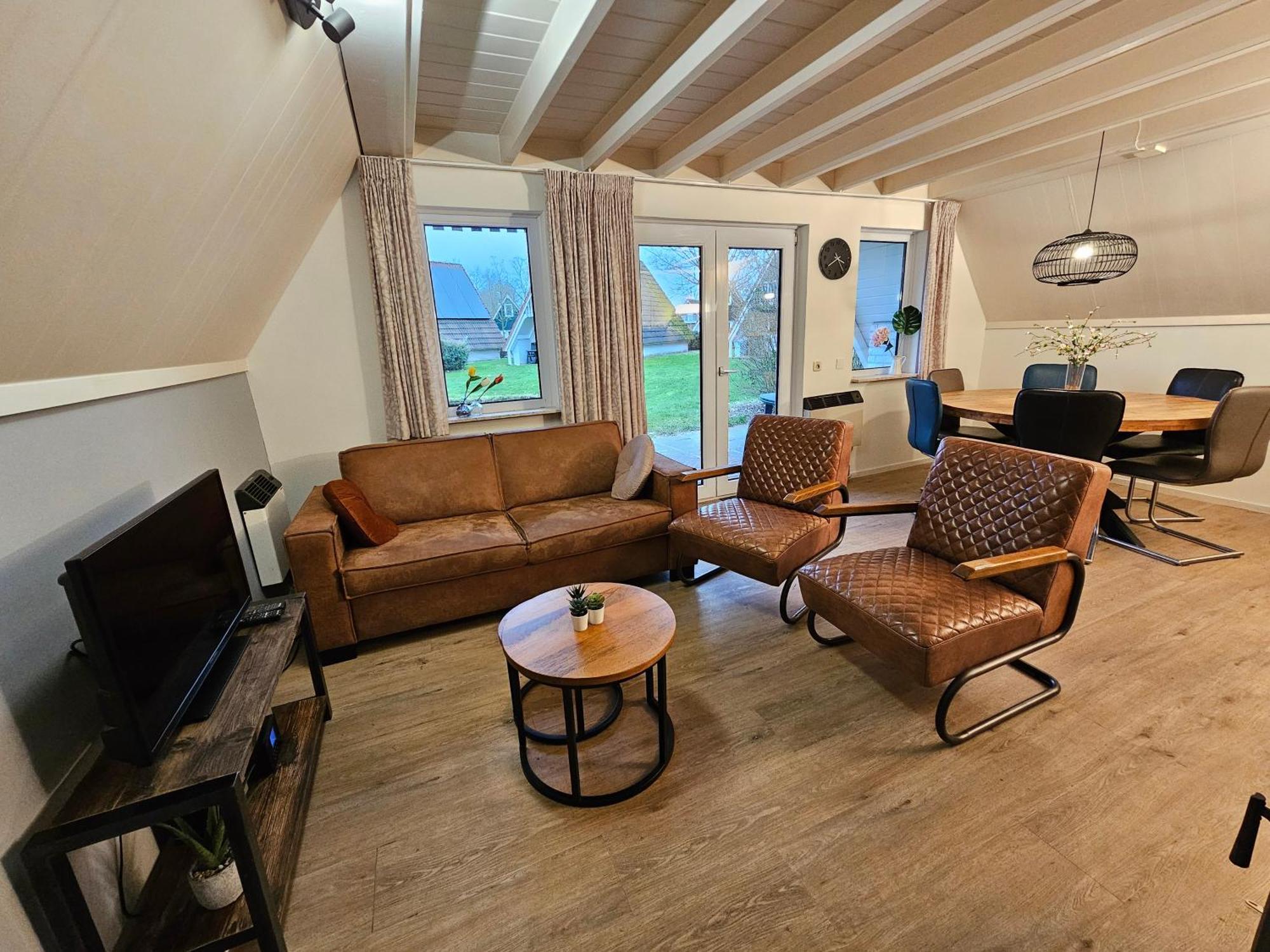 6 Pers. Aan Visvijver Op Vakantiepark, Time4vacay Holiday home Gramsbergen