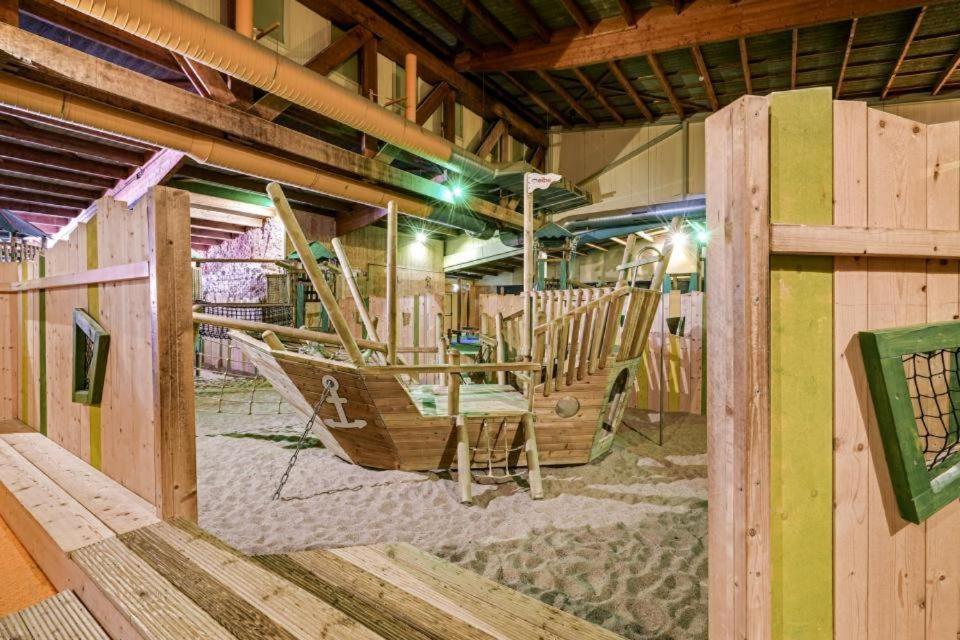 6 Pers. Aan Visvijver Op Vakantiepark, Time4vacay Holiday home Gramsbergen